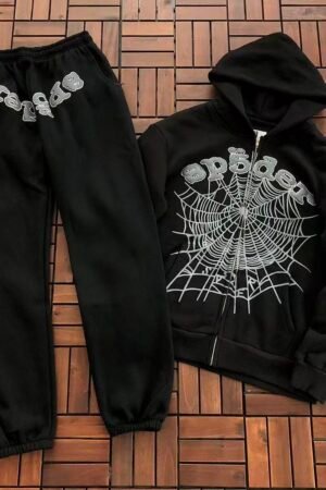 Sp5der fleece tracksuit set - model wearing (35/35)
