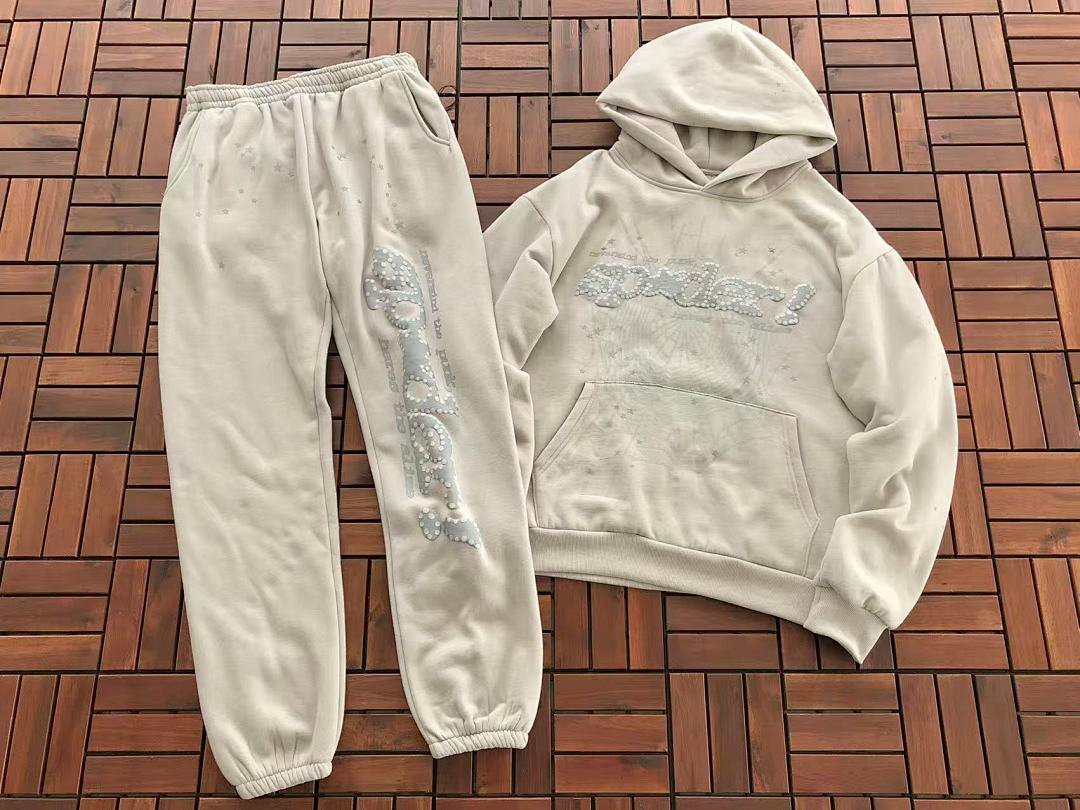 Sp5der fleece tracksuit set model graphic close-up