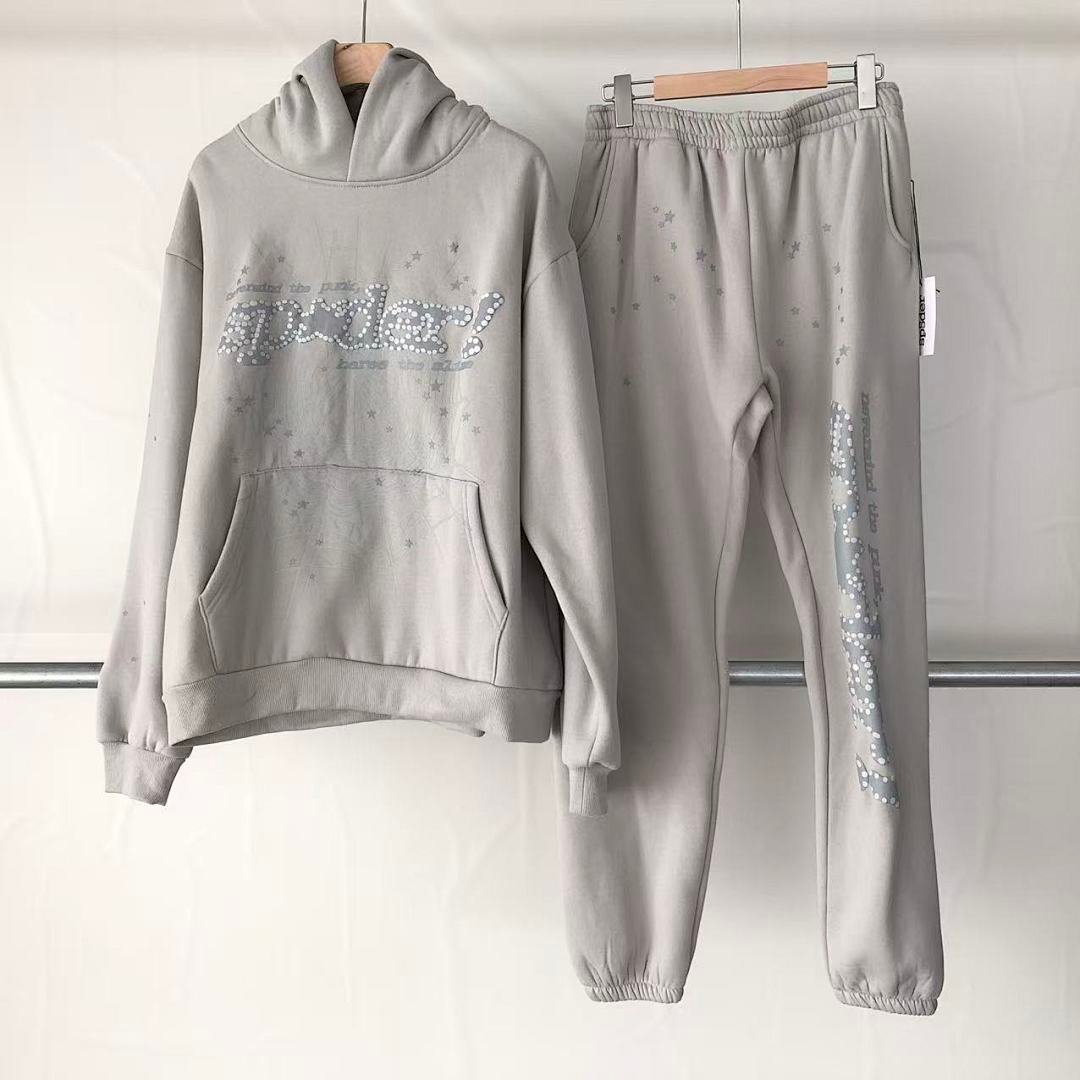 Sp5der fleece tracksuit set model wearing (photo 35/42)