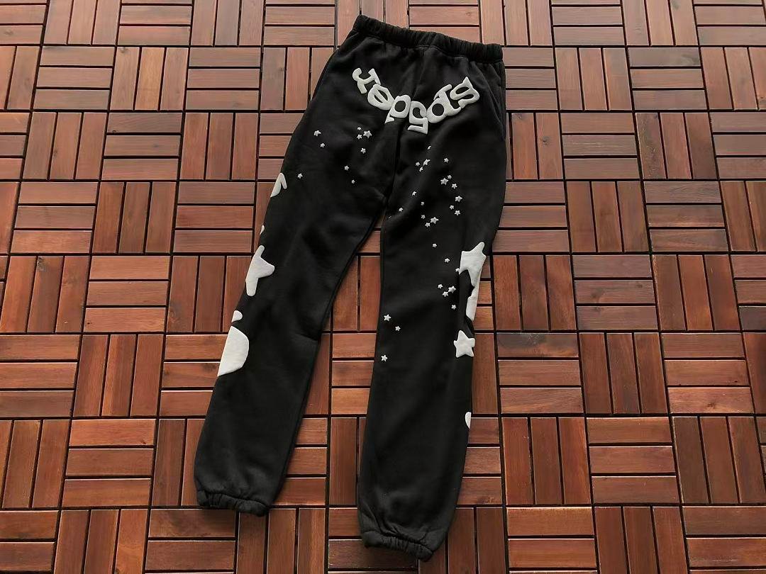 Sp5der fleece tracksuit set model wearing (photo 23/40)