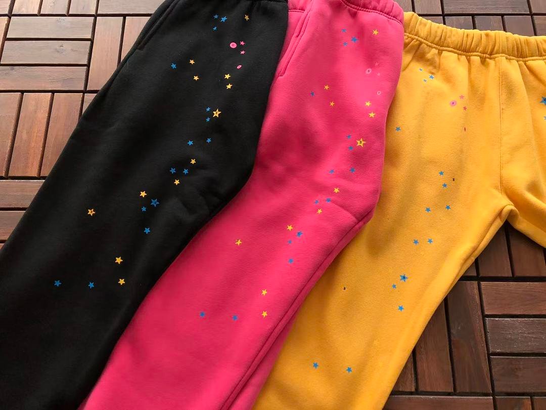 Sp5der fleece tracksuit set model wearing (photo 143/148)