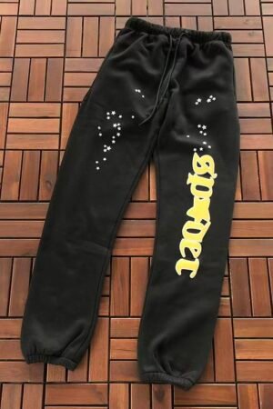 Sp5der fleece sweatpants - styling shot (20/20)