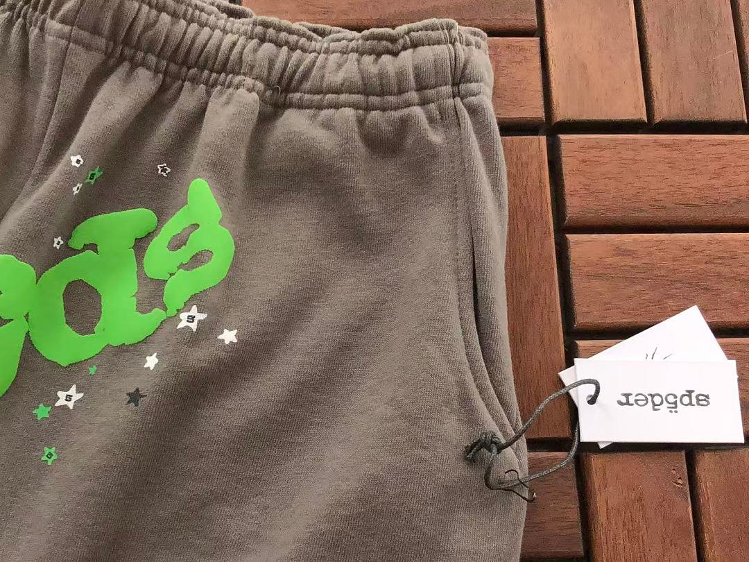 Sp5der fleece tracksuit set styling shot (photo 32/40)