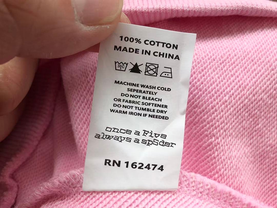 Sp5der hoodie logo detail (photo 18/23)