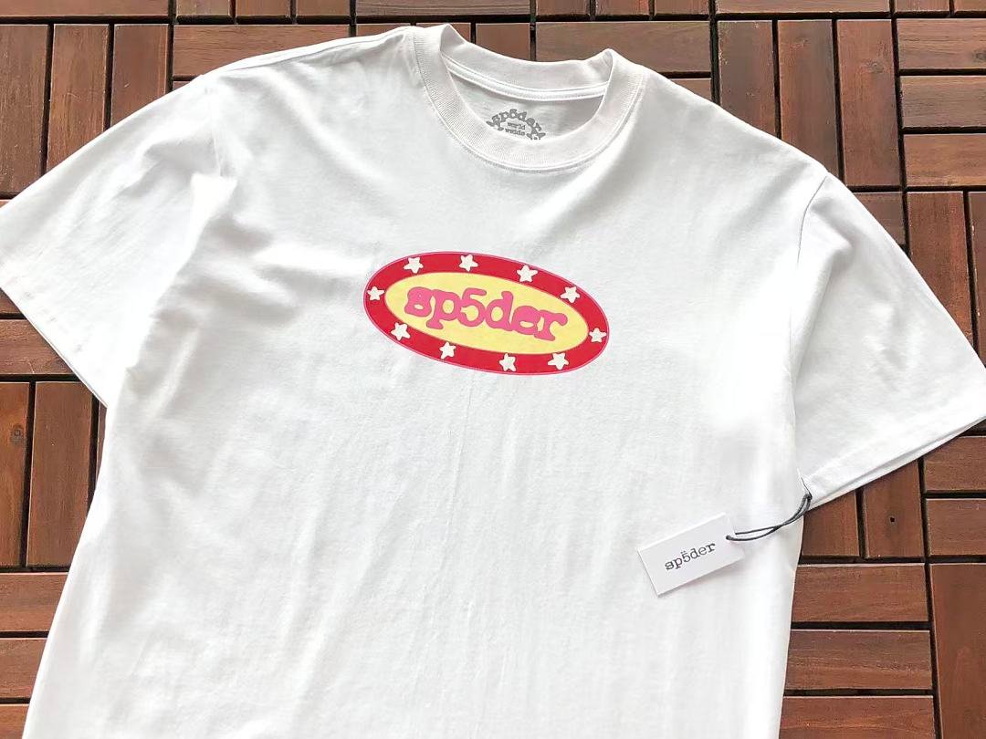 Sp5der t-shirt model graphic close-up