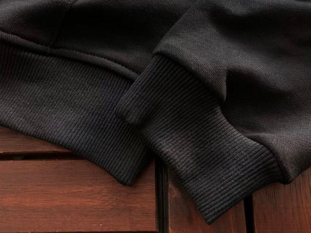 Sp5der tracksuit set styling shot (photo 8/100)