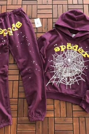 Sp5der tracksuit set - model wearing (35/35)