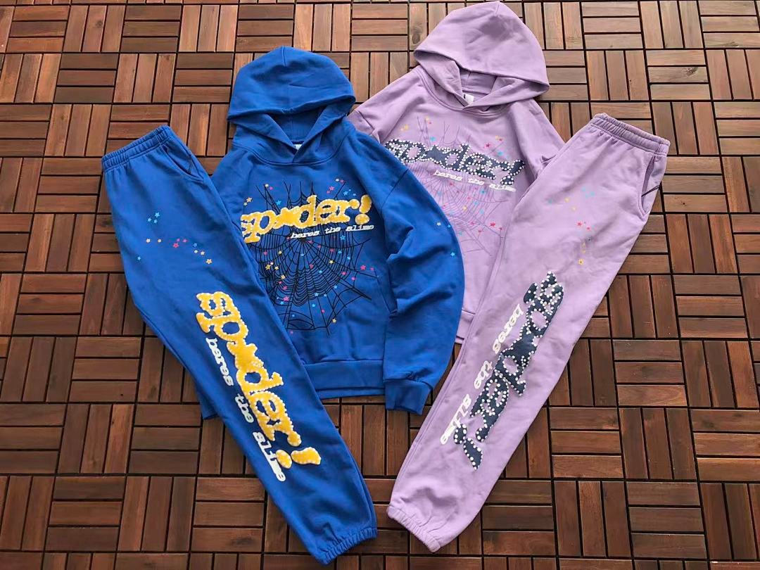 Sp5der tracksuit set model graphic close-up