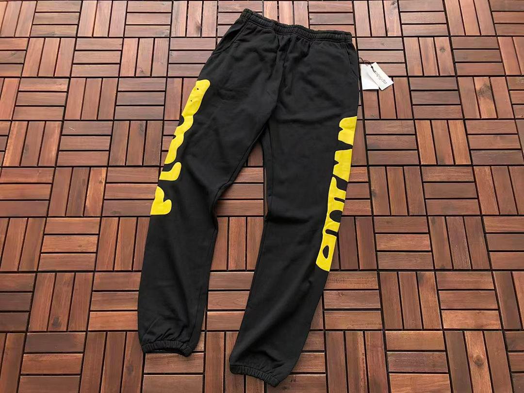 Sp5der tracksuit set model wearing (photo 11/63)