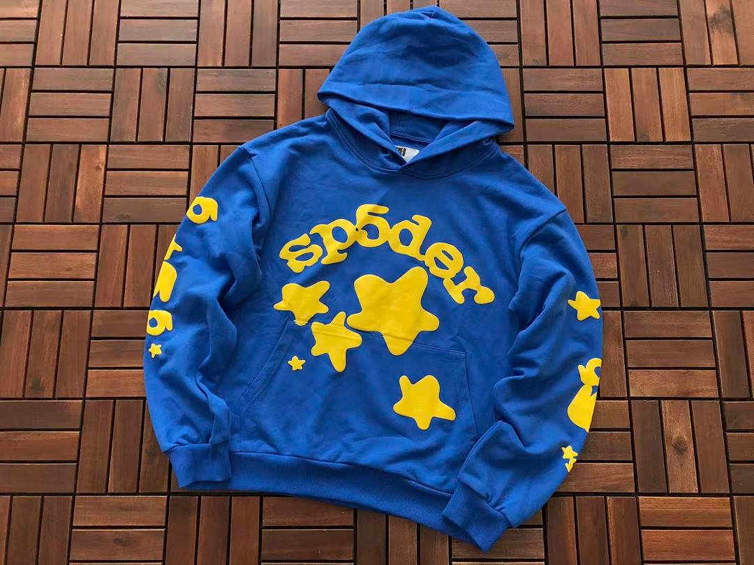 Sp5der tracksuit set styling shot (photo 44/63)