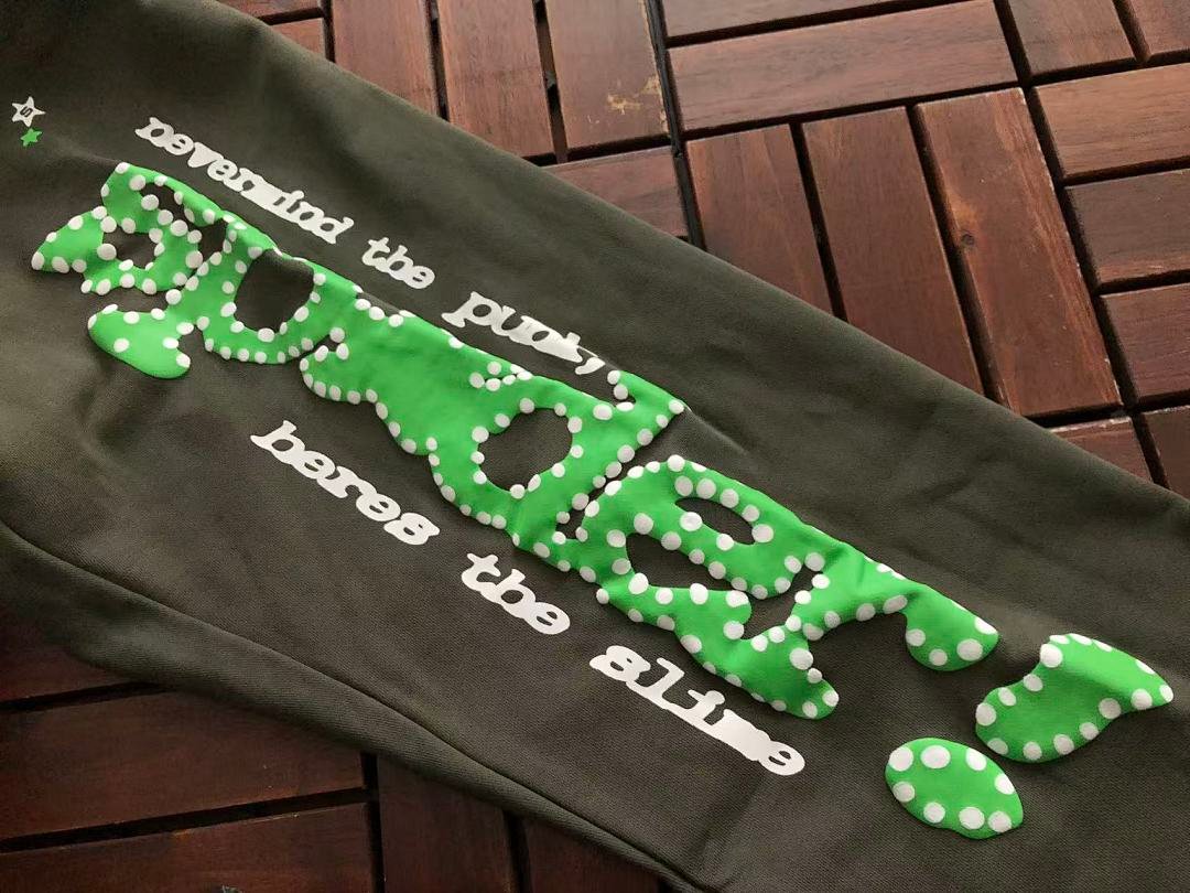 Sp5der tracksuit set side view