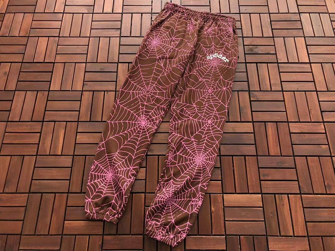 Sp5der tracksuit set model graphic close-up