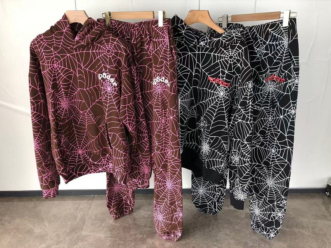 Sp5der tracksuit set model wearing (photo 23/40)