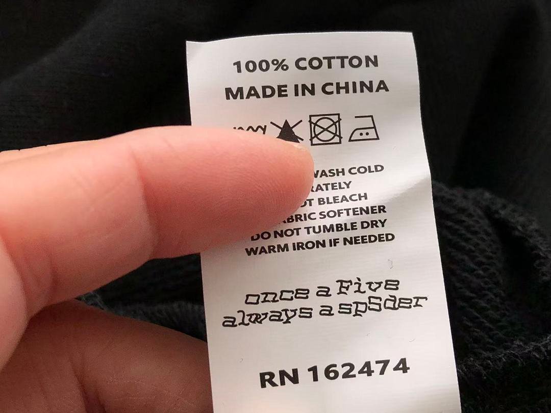 Sp5der tracksuit set styling shot (photo 8/35)