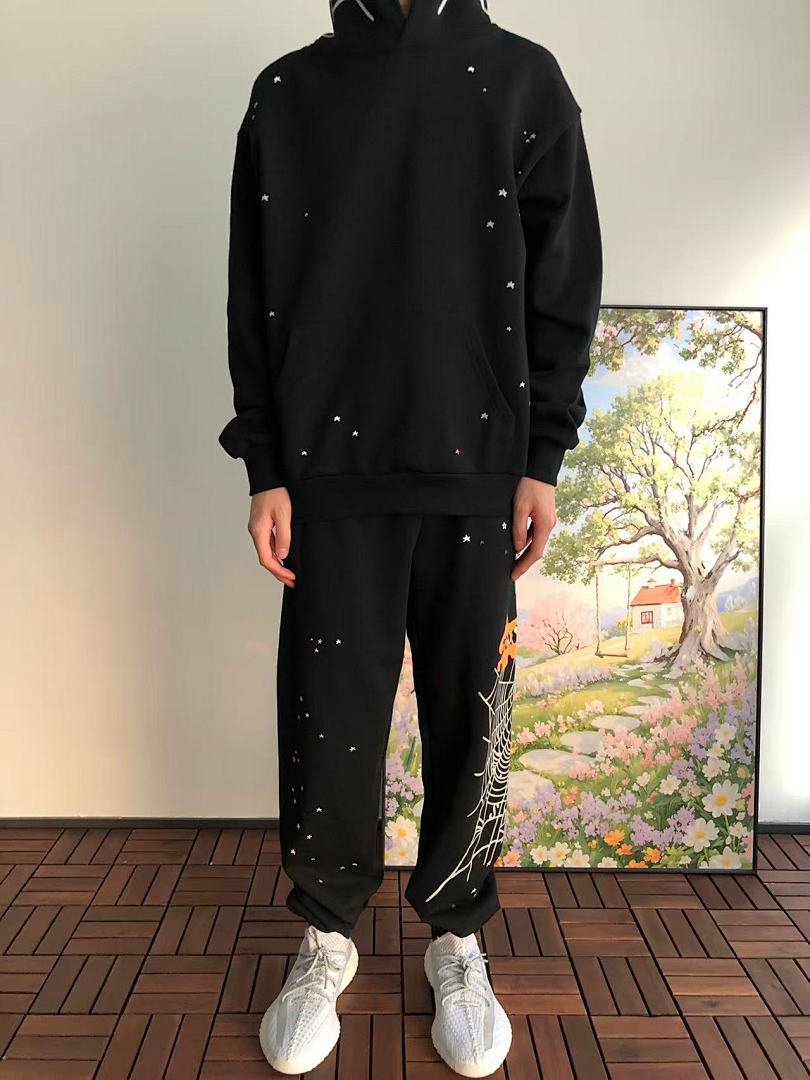 Sp5der tracksuit set styling shot (photo 8/55)