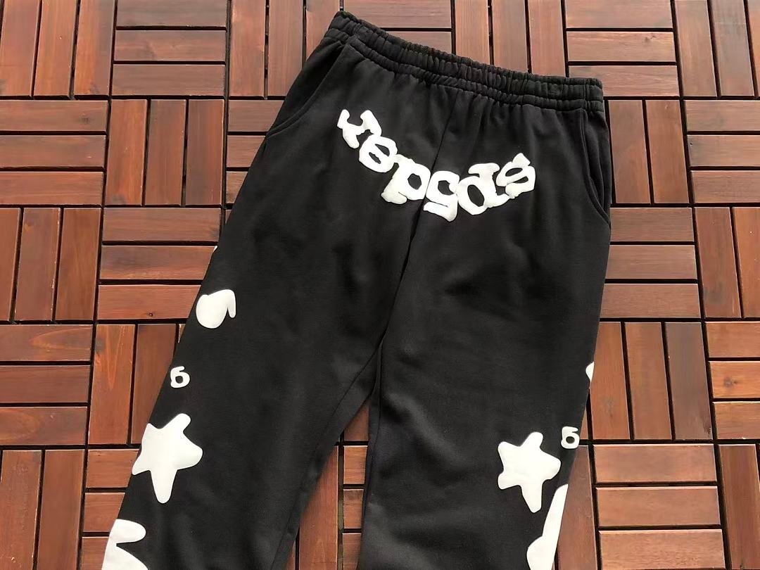 Sp5der tracksuit set model wearing (photo 23/42)