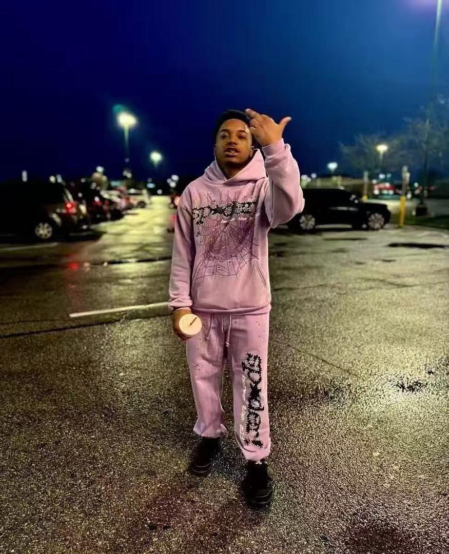 Sp5der tracksuit set styling shot (photo 8/46)