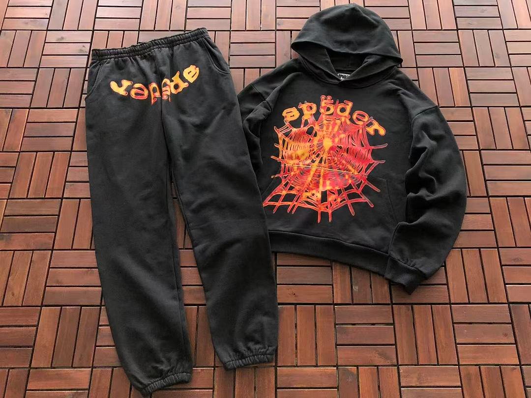 Sp5der tracksuit set styling shot (photo 8/45)