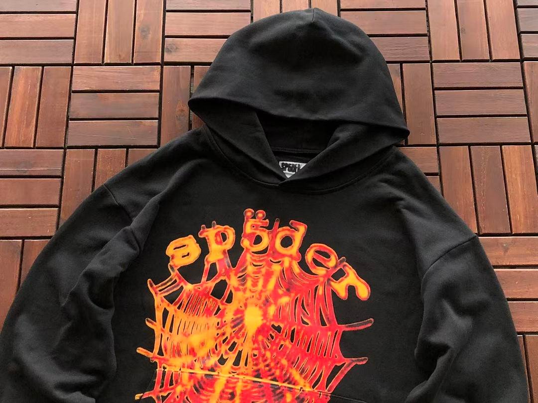 Sp5der tracksuit set model wearing (photo 11/45)