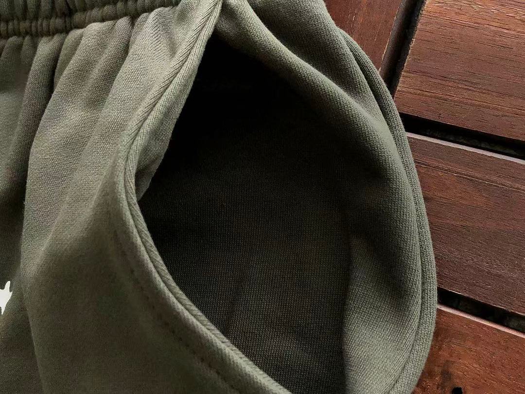 Sp5der tracksuit set styling shot (photo 32/45)