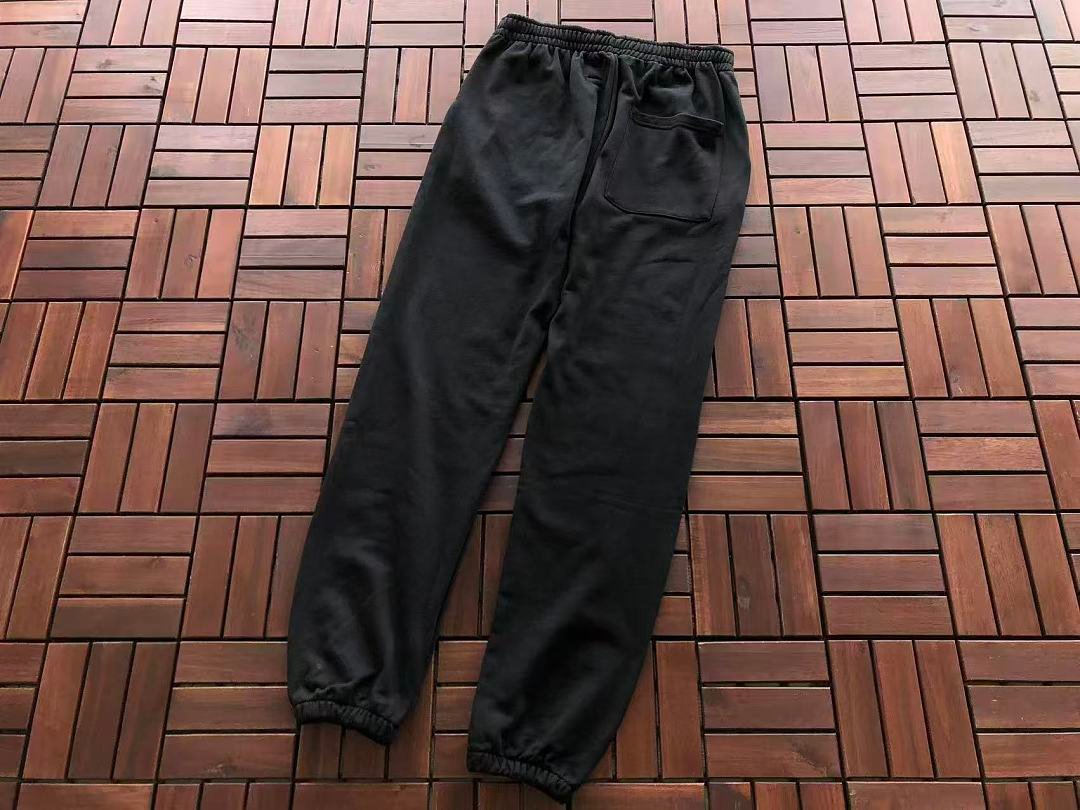 Sp5der tracksuit set styling shot (photo 32/42)