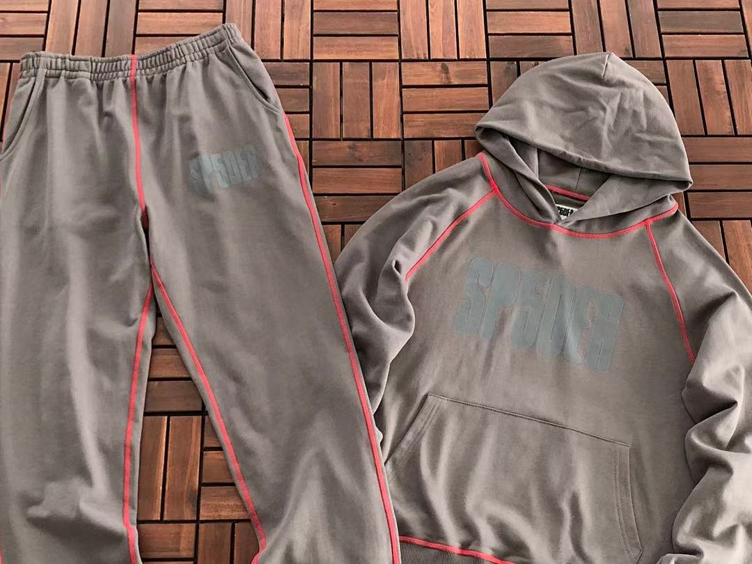 Sp5der tracksuit set styling shot (photo 8/40)